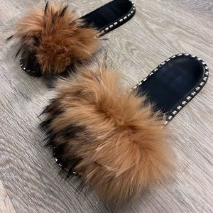 Fur slippers